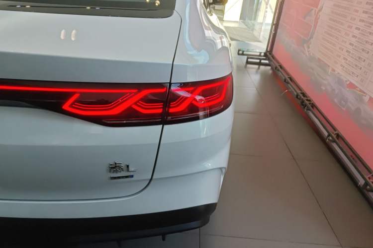 Used BYD Qin L 2025 DM-i Smart Drive 120KM Excellence Model