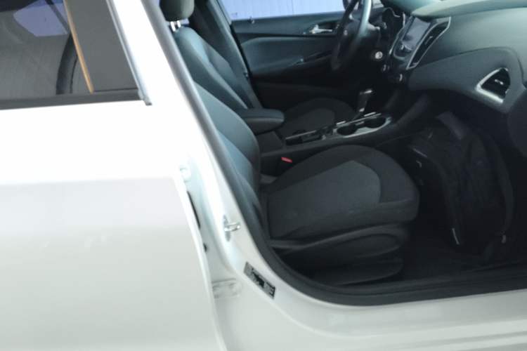 Used Chevrolet Cruze 2017 1.5L Automatic Pioneer Sunroof Edition
