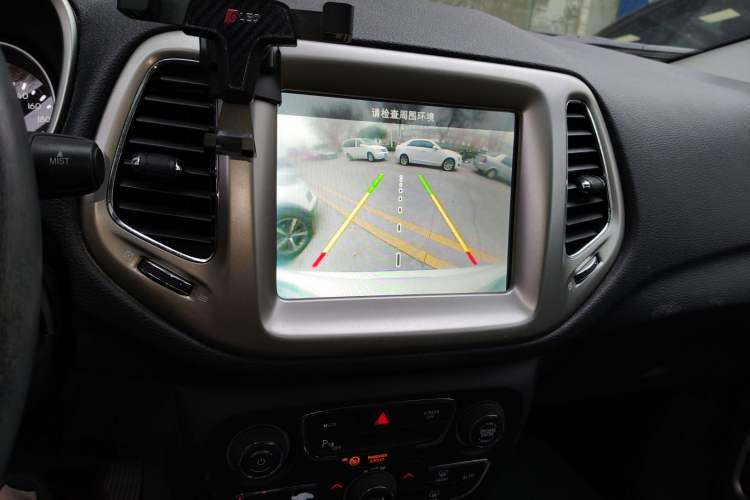 Used  Compass 2017 200T Automatic Family Edition
