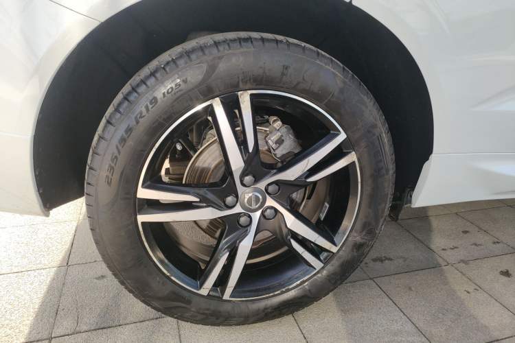 Used Volvo XC60 2019 T5 4x4 Smart & Dynamic Sport Edition China VI Standard
