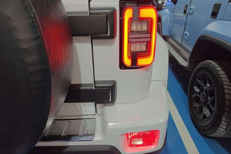 Used  BJ40 2024 2.0D Blade Hero Glory Edition
