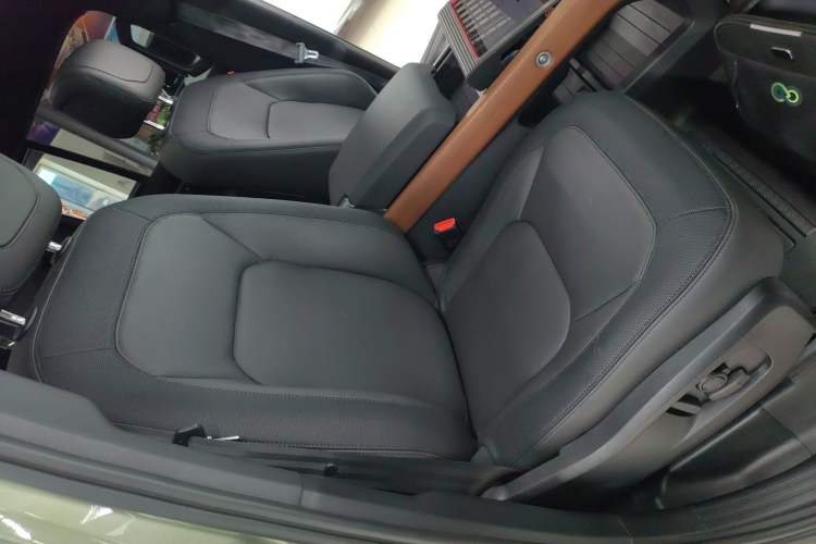 Used Land Rover Defender 2023 Facelift 110 3.0T P400 X-DYNAMIC HSE
