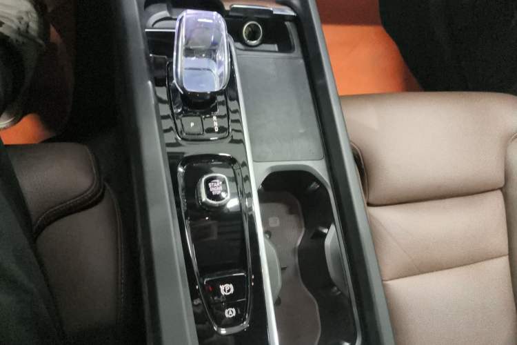 Used Volvo XC60 2024 B5 4x4 Smart Luxury Edition