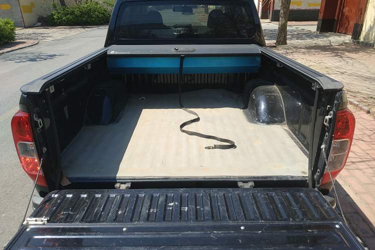 Used Nissan Navara 2017 2.5L Automatic 2WD Luxury Edition QR25