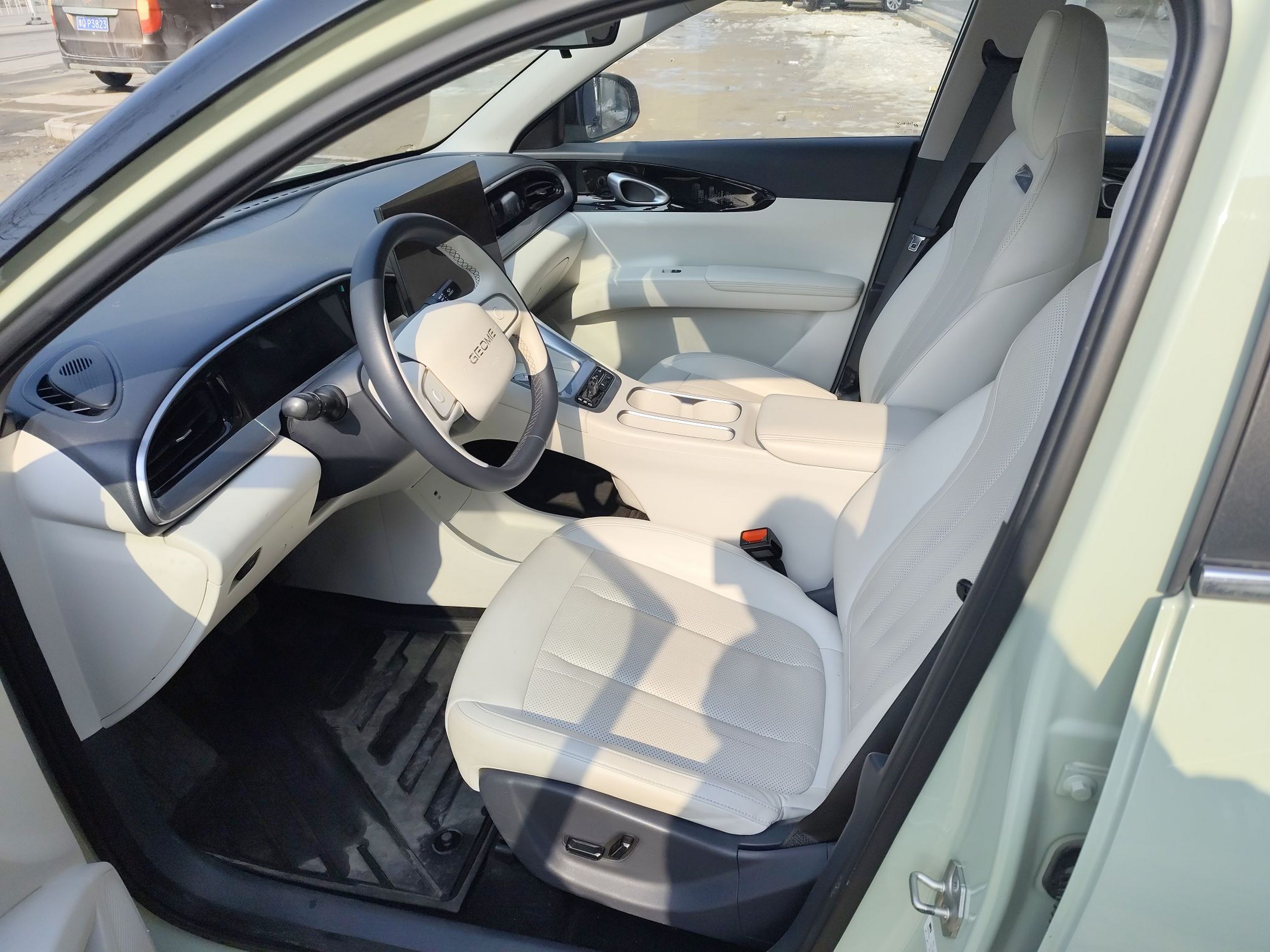 Переднее сиденье в автомобиле