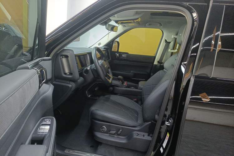 Used  Leopard 5 2023 Explore Edition
