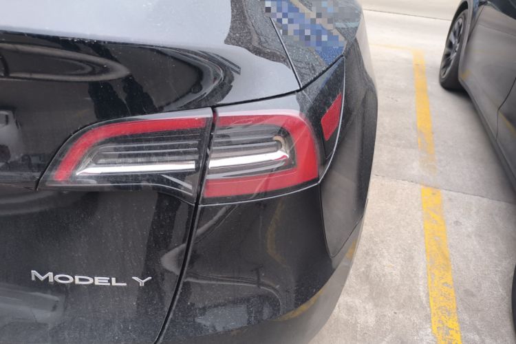 Used Tesla Model Y 2023 Long-Range All-Wheel-Drive Version
