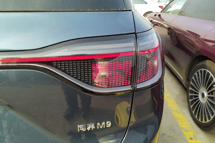 Used Hima AITO M9 2024 Range-Extended Ultra Version 52 kWh 5-Seater Model
