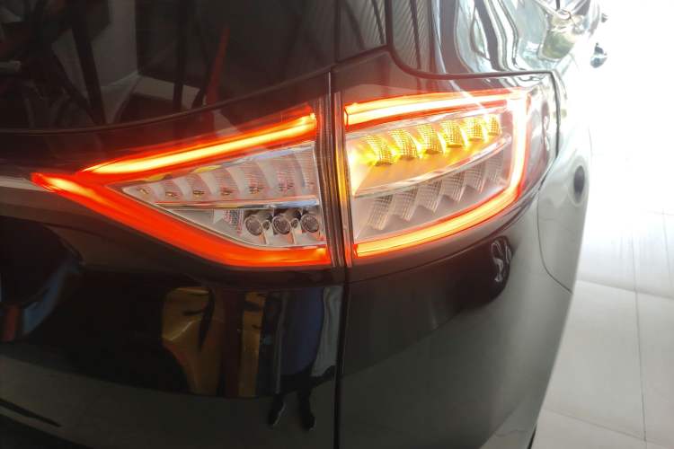 Used Ford Edge 2018 Facelifted EcoBoost 245 Two-Wheel Drive Platinum Edition 5 Seats China VI Standard
