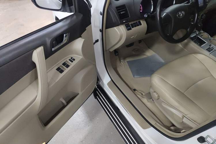 Used Toyota Highlander 2012 2.7L 2WD 5-Seater Elite Edition
