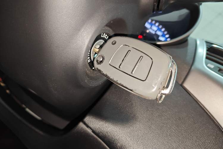 Used Hyundai Elantra 2016 1.6L Automatic Smart Version
