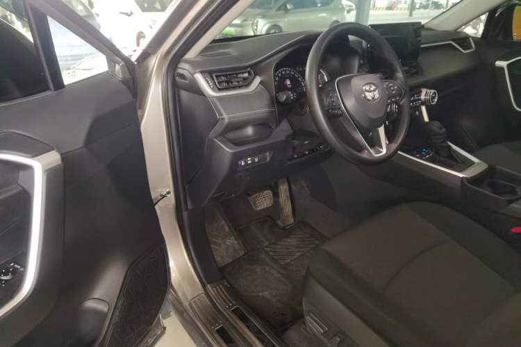 Used Toyota RAV4 2023 2.0L CVT Two-Wheel Drive Fashion Edition
