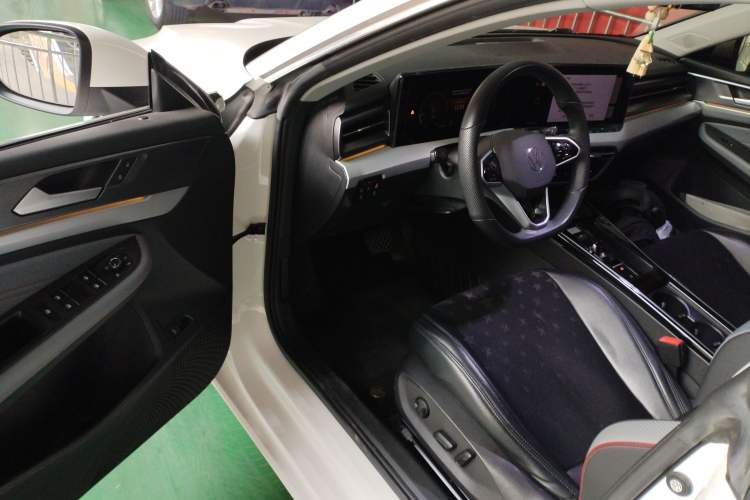 Used Volkswagen Lamando 2023 Lavida L 280TSI DSG Cool & Spicy Edition
