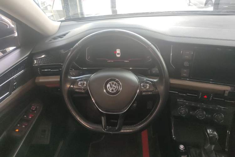 Used Volkswagen Passat 2019 330TSI Luxury Edition China VI Standard
