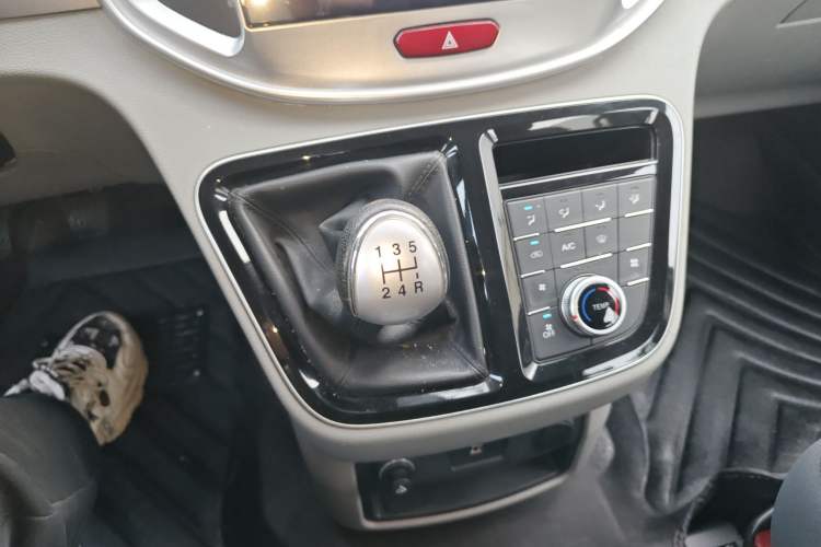 Used JAC Refine M4 2016 2.0L Manual Comfort Edition
