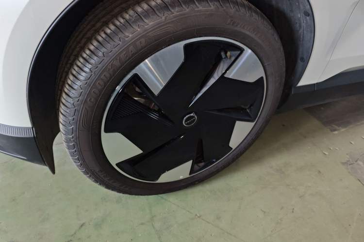 Used Volvo EX30 2025 Rear-Drive Long-Range Plus Model