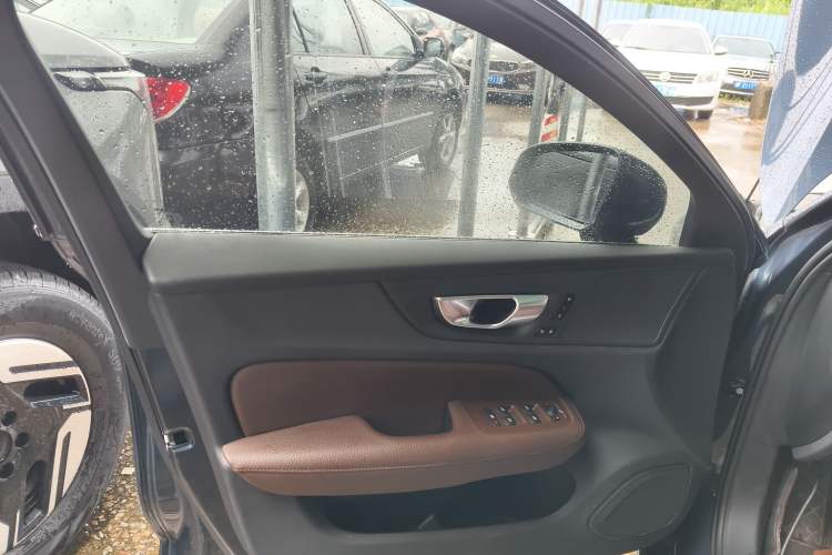 Used Volvo S60 2021 T4 Zhiyi Luxury Edition
