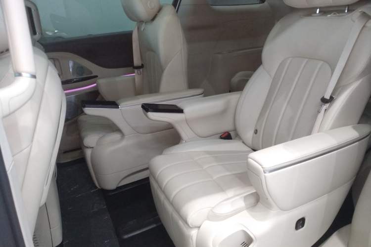 Used VOYAH Dream 2025 PHEV Four-Wheel Drive Prestige Kunpeng Edition