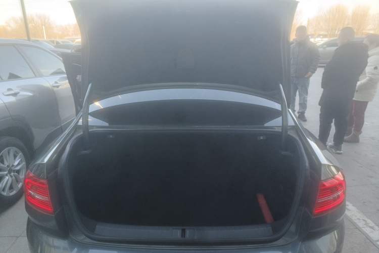 Used Volkswagen Magotan 2017 330TSI DSG Leading Model
