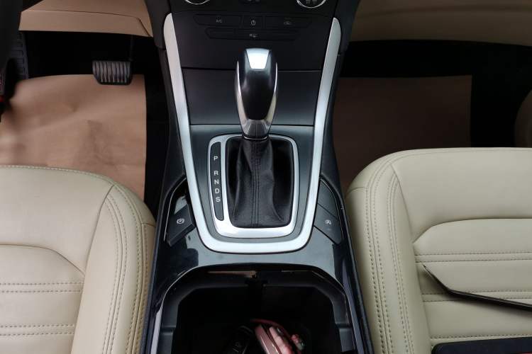 Used Ford Edge 2016 EcoBoost 245 Two-Wheel-Drive Titanium 5-Seater
