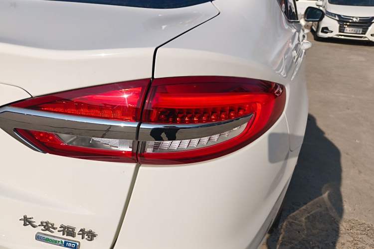 Used Ford Mondeo 2018 EcoBoost 180 Smart Control Fashion Model China VI Standard