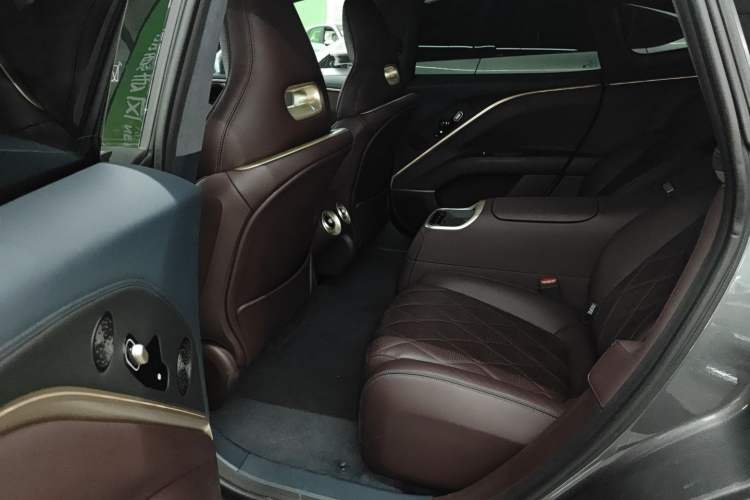 Used  11 2024 730 Luxury Edition with Three Lasers and Rear-Wheel Drive
