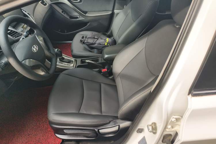 Used Hyundai Elantra (5th Generation / Langdong) 2016 1.6L Automatic Smart Version