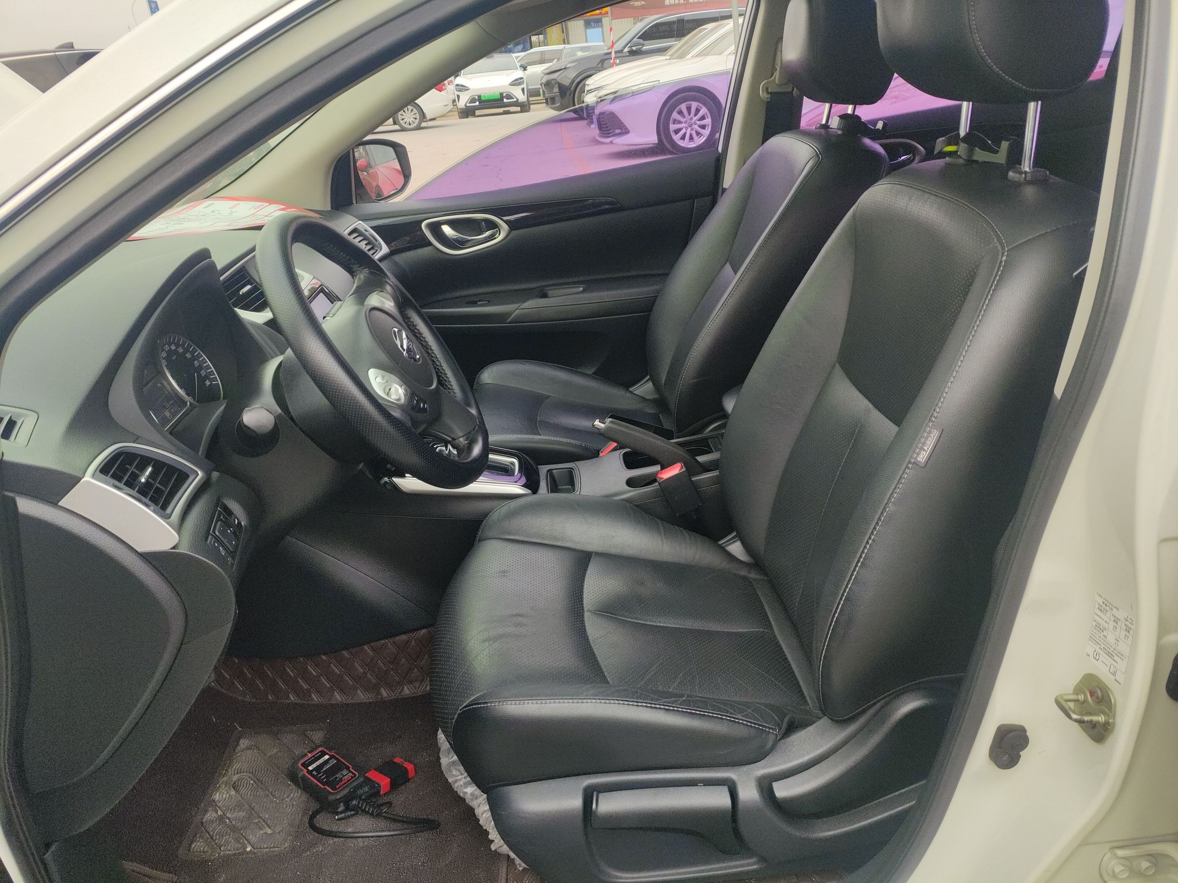 المقاعد الأمامية داخل السيارة