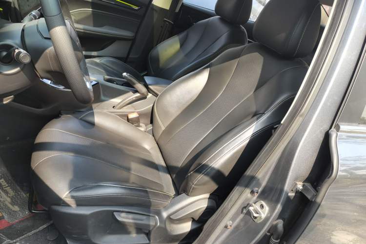 Used Roewe i5 2021 1.5L Manual Diamond Edition