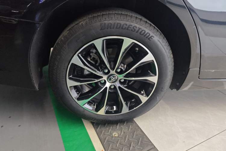 Used Toyota Avalon 2023 2.0L Premium Edition
