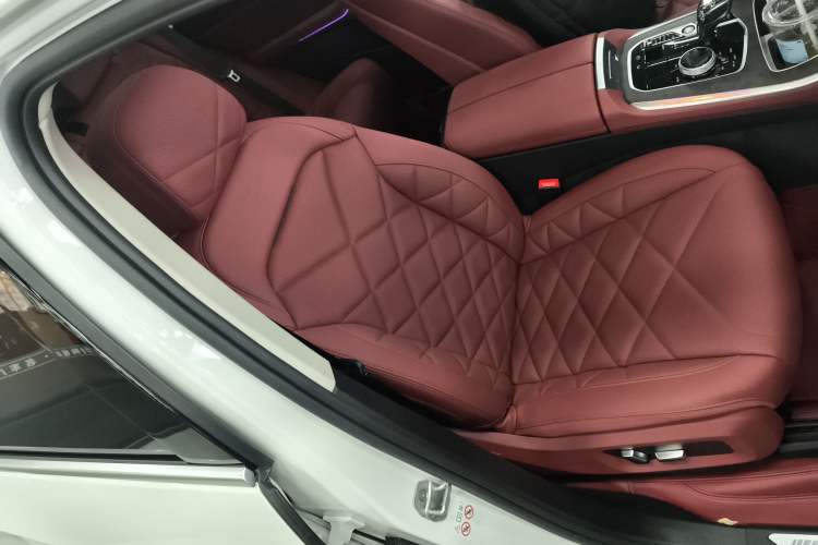 Used BMW X5 2022 Restyled xDrive 30Li Luxury Version M Sport Package
