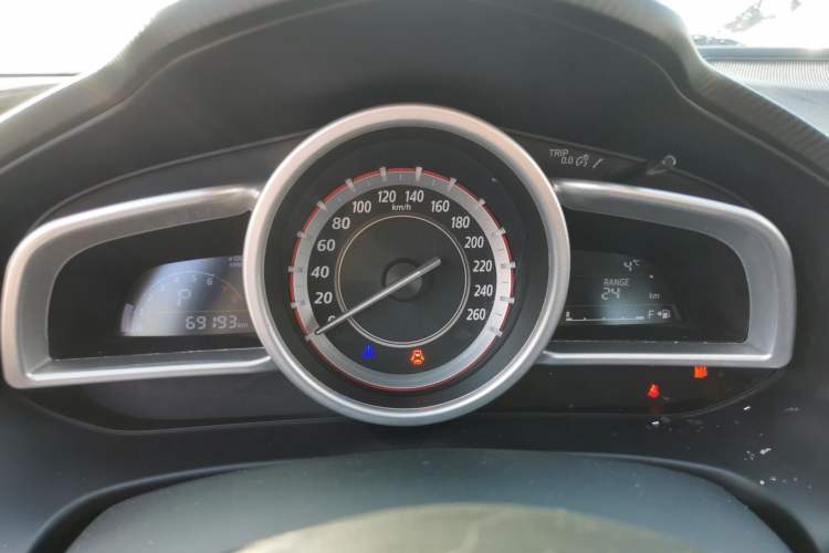 Used Mazda Mazda 3 Axela 2014 Sedan 1.5L Automatic Luxury Model