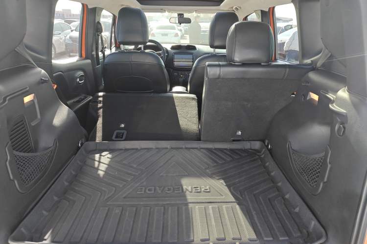 Used  Renegade 2018 Connected Large Screen Version 180T Automatic High-Energy Edition
