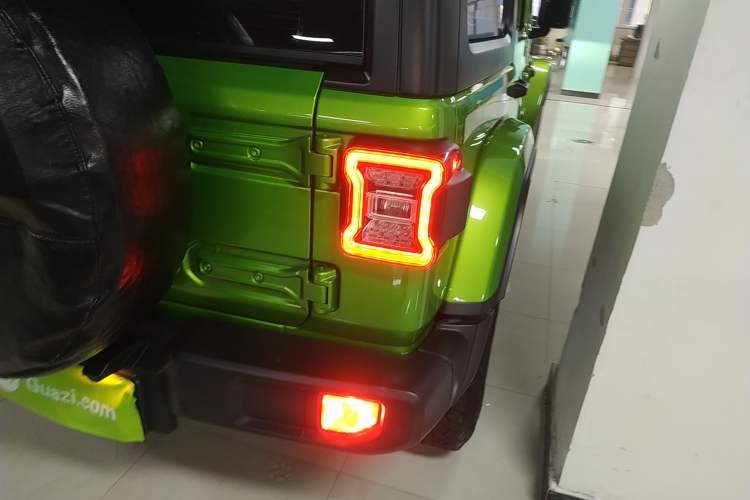 Used  Wrangler 2019 2.0T Sahara Four-Door Version China VI Emission Standard
