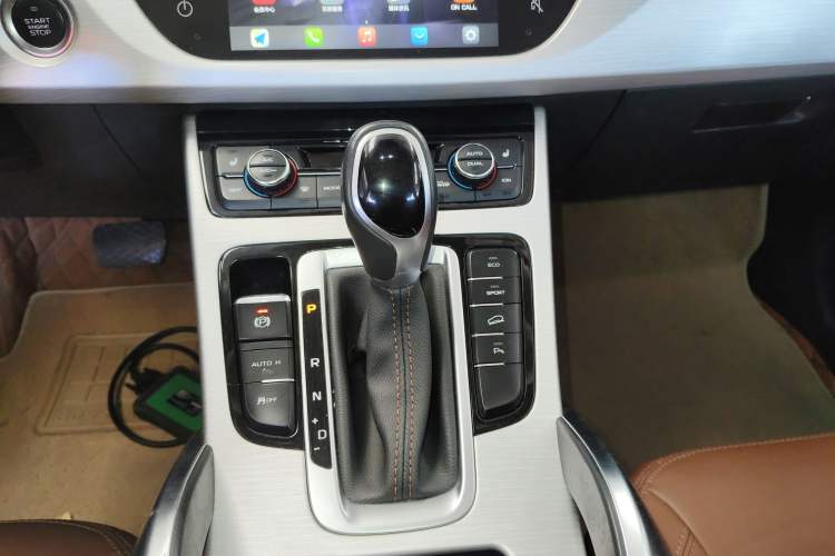 Used Geely Auto Emgrand X7 Sport 2018 1.8TD Automatic Two-Wheel Drive ZhiZun Model with 4G Connectivity
