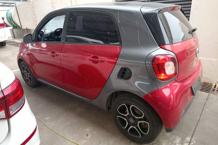 Used  forfour 2016 0.9T 66 kW Pioneer Edition