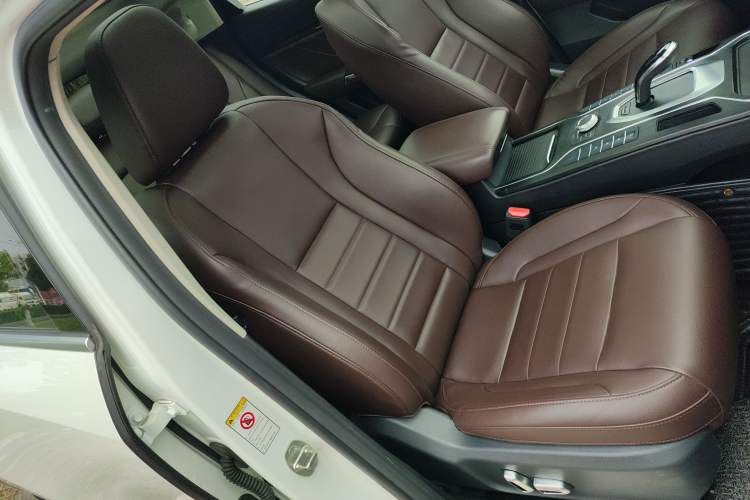 Used Wey VV5 2019 1.5T Two-Wheel Drive Smart Pioneer
