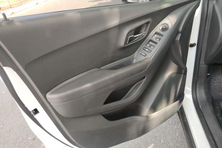 Used Chevrolet Trax 2016 1.4T Automatic Two-Wheel Drive Comfort Version with Sunroof
