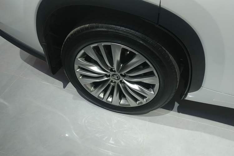 Used Toyota Highlander 2022 Dual-Engine 2.5L Four-Wheel Drive Prestige Version 7 Seats