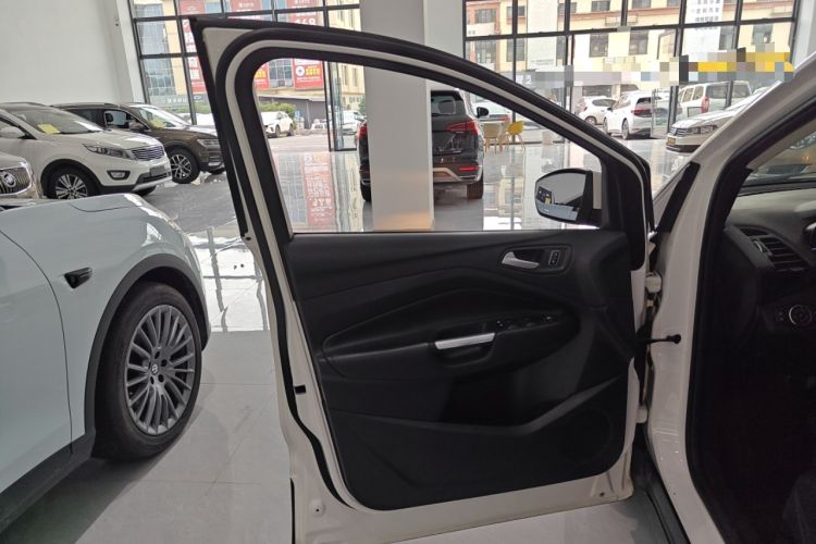 Used Ford Kuga 2018 EcoBoost 180 Two-Wheel-Drive Platinum Edition
