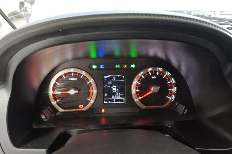 Used FORTHING Lingzhi 2022 Striving Version M5L 1.6L Base Model 7 Seats