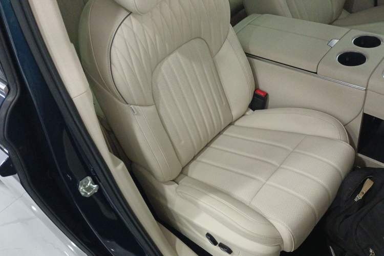 Used VOYAH Dream 2025 EV Four-Wheel Drive Flagship Kunpeng Edition