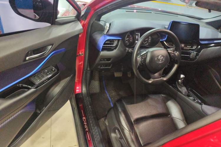 Used Toyota C-HR 2018 2.0L CoolRun Leading Edition with Sunroof China VI Standard
