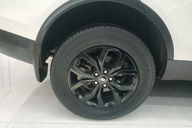 Used Land Rover Discovery 2019 2.0T SE
