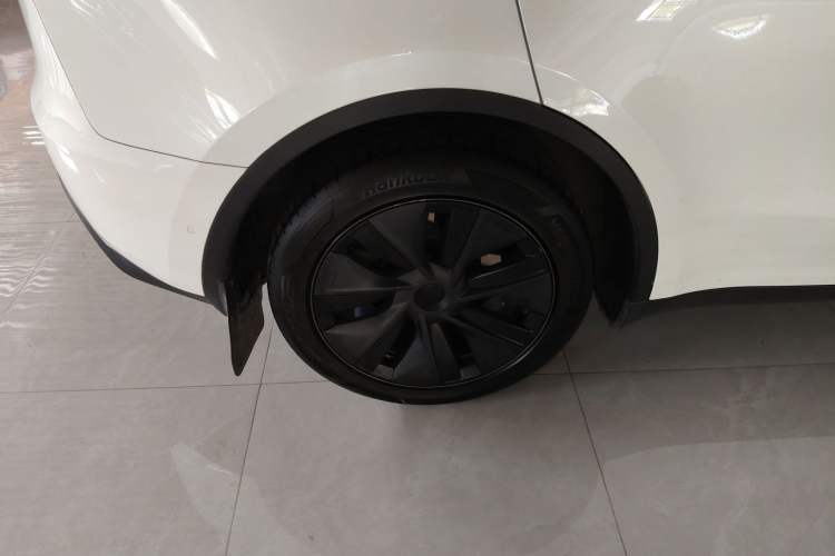 Used Tesla Model Y 2023 Long-Range All-Wheel-Drive Version
