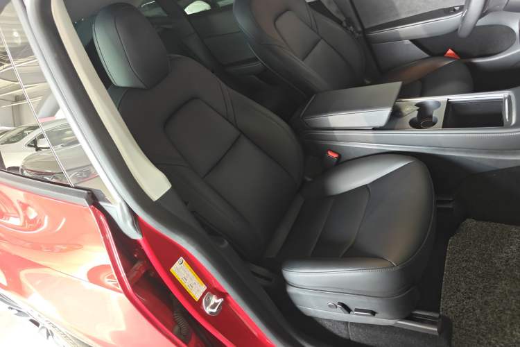 Used Tesla Model Y 2021 Long-Range All-Wheel-Drive Version
