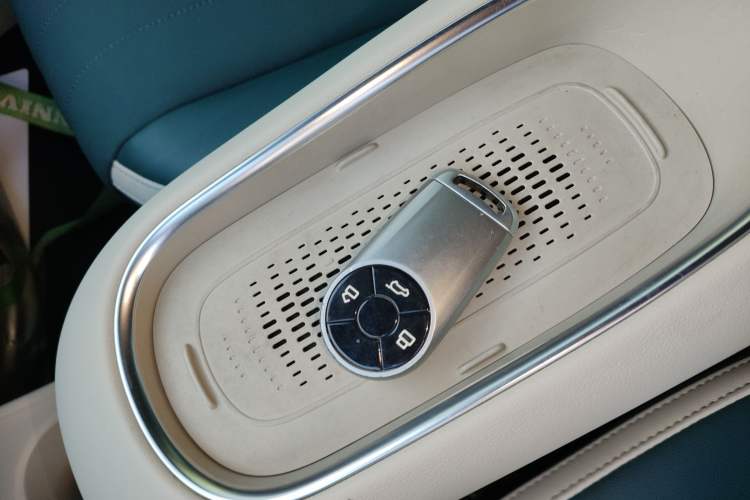 Used ORA Good Cat 2023 401 km Standard Range Luxury Version Lithium Iron Phosphate
