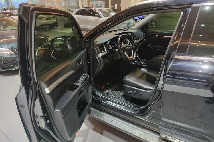 Used Toyota Highlander 2017 2.0T Four-Wheel Drive Luxury Edition 7 Seats
