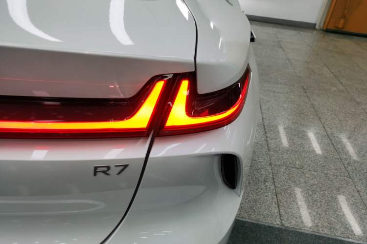 Used  R7 2022 Long-Range Advanced Edition
