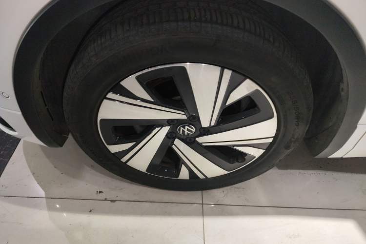 Used Volkswagen Tiguan L 2023 Facelift 380TSI Automatic All-Wheel Drive R-Line Flagship 7-Seater
